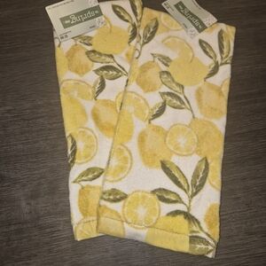 New 2 Spritz Yellow Lemon Towels with Green Leaves